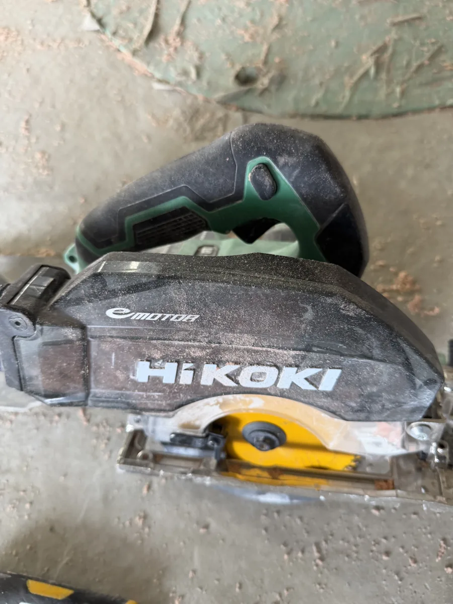 HiKOKI C3605DYBの側面