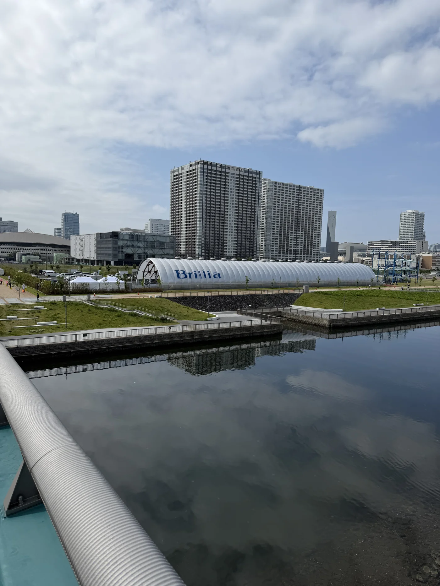 有明の海沿い、高層ビルが立ち並ぶゴール手前の景色