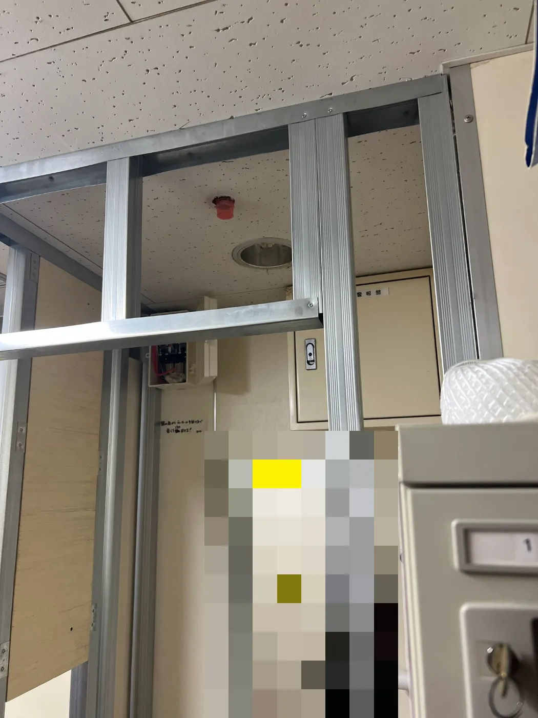 軽量鉄骨（LGS）で組んだ壁の下地